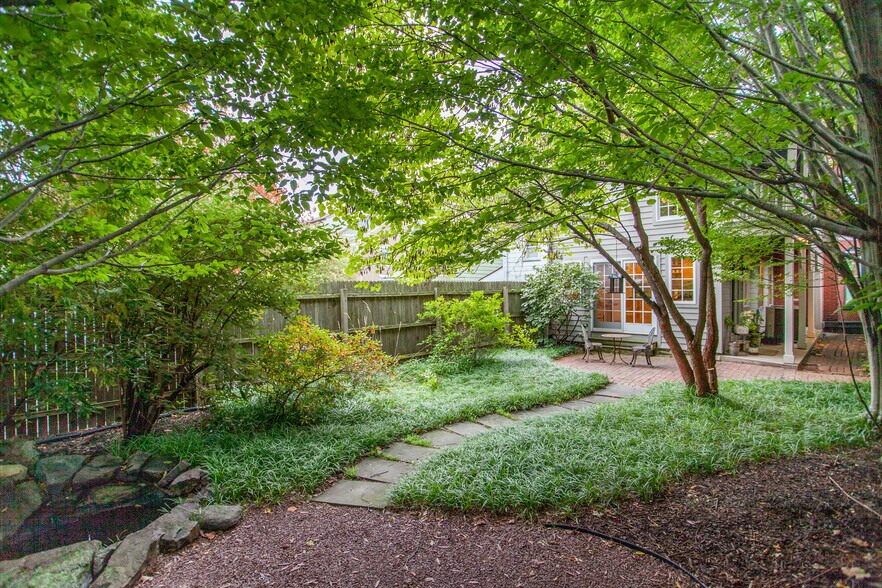 More Photos Of 24 N Main St, Lambertville Office For Sale