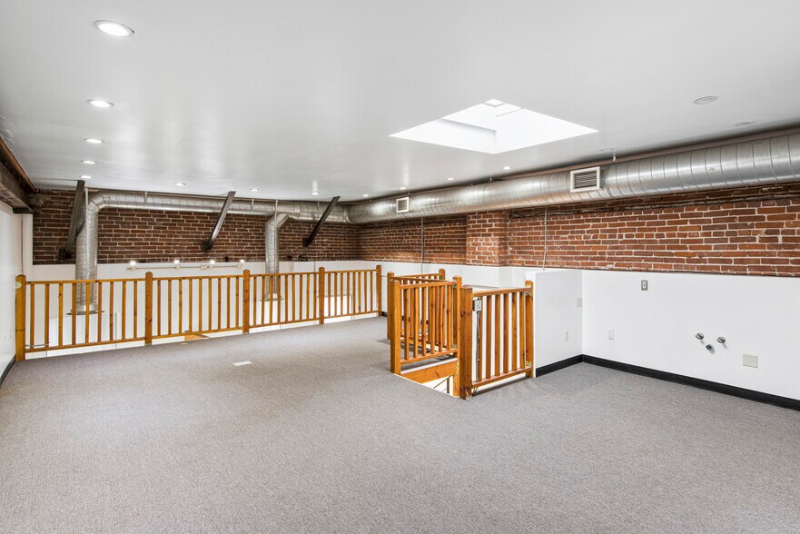 More Photos Of 1022 S Santa Fe Ave, Los Angeles Showroom For Lease