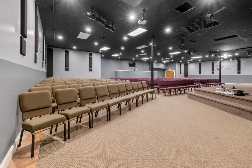 More Photos Of 814 E Cherokee Ave, Sallisaw Religious Facility For Sale