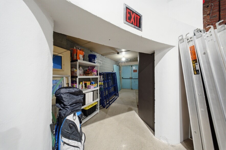 More Photos Of 195 Ottawa St N, Hamilton Storefront For Sale