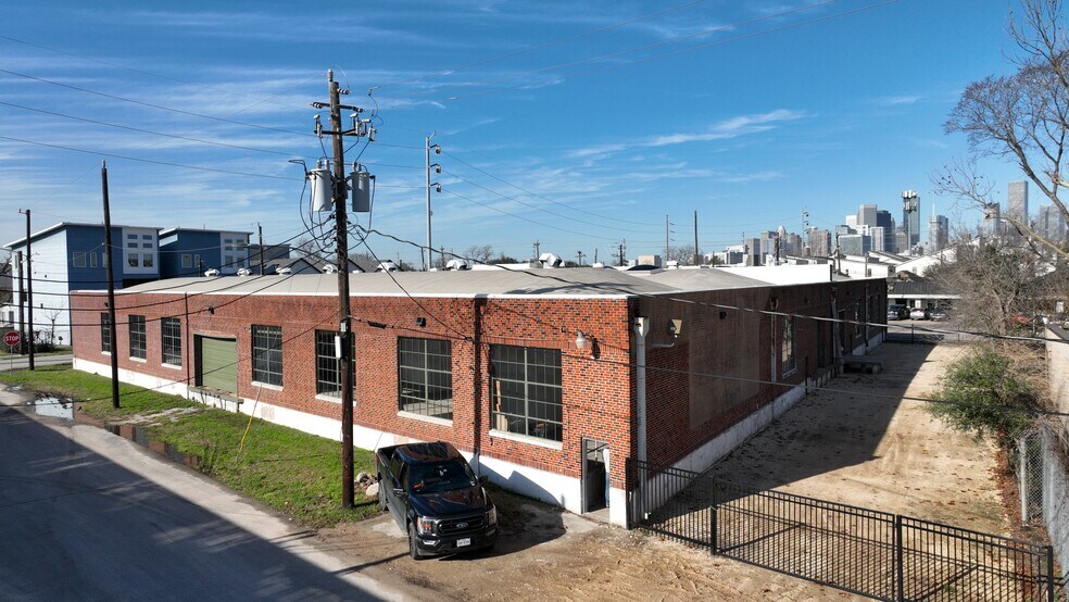 More Photos Of 10 N Milby St, Houston Warehouse For Lease