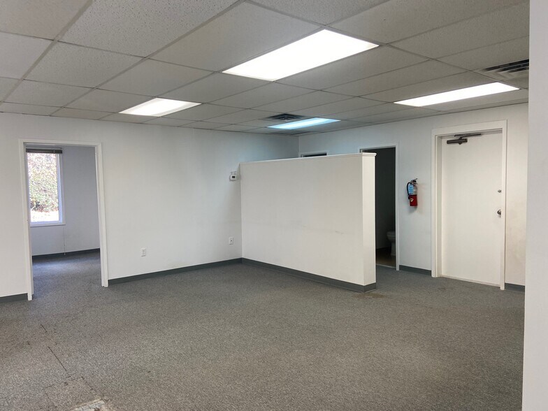 More Photos Of 8298 Old Courthouse Rd, Vienna Office For Sale