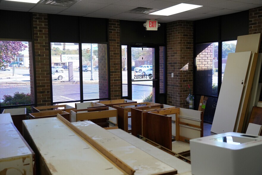 More Photos Of 1657 E Greenville St, Anderson Office For Sale