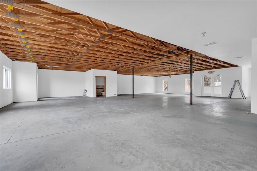 More Photos Of 4950 24th Ave, Fort Gratiot Medical For Sale