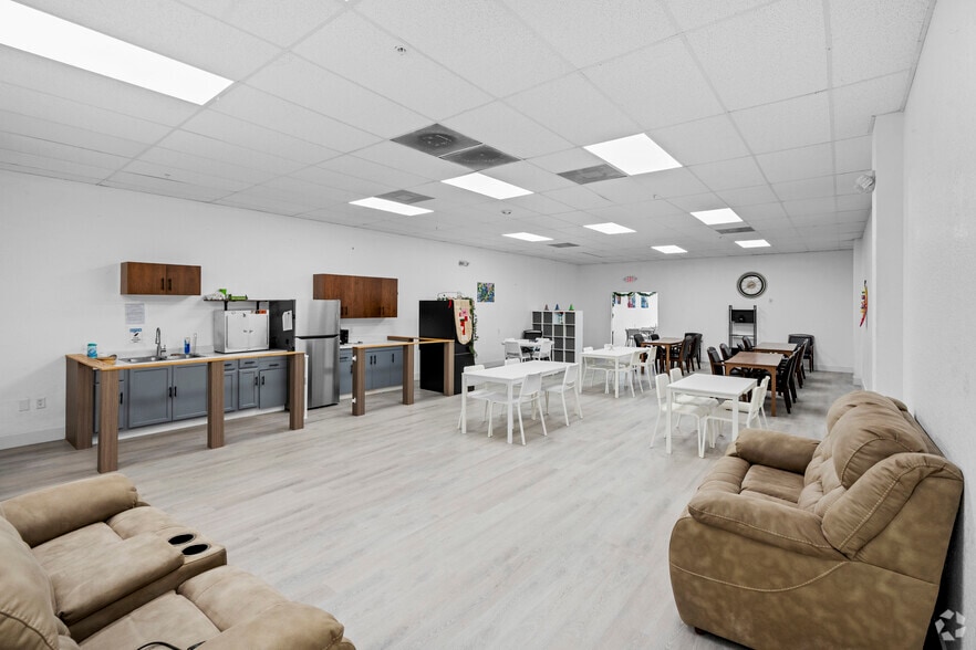 More Photos Of 2601-2675 S Military Trl, West Palm Beach Storefront For Lease