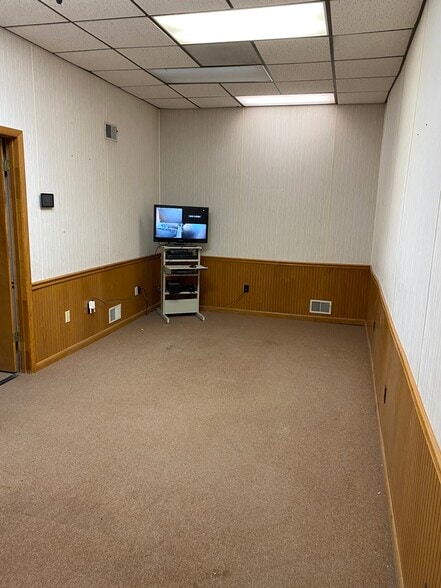 More Photos Of 22412 Perry Hwy, Zelienople Unknown For Lease