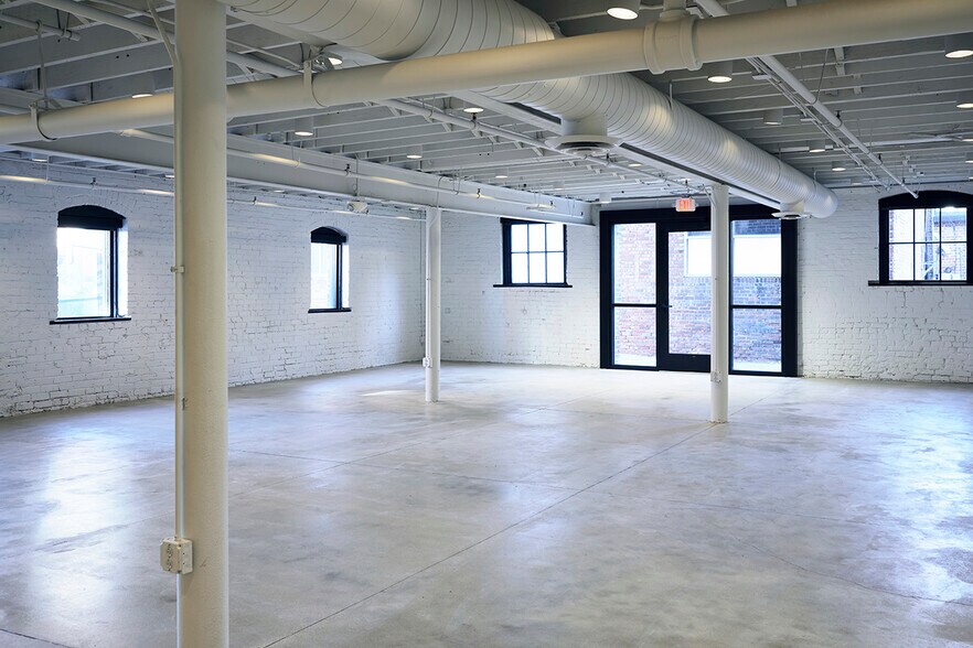 More Photos Of 210 W 19th Ter, Kansas City Office For Lease