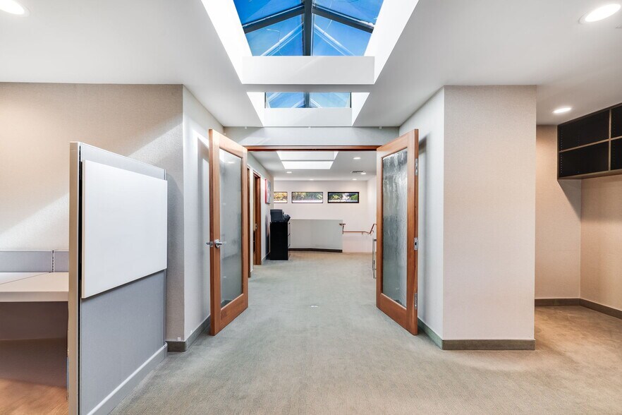 More Photos Of 385 2nd St, Laguna Beach Loft Creative Space For Sale