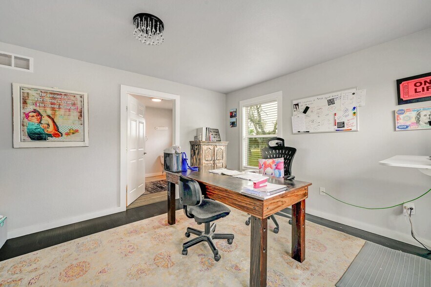 More Photos Of 4909 Bell Springs Rd, Dripping Springs Light Manufacturing For Sale