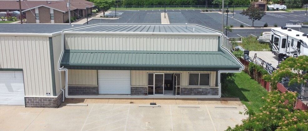 More Photos Of 1719 Acorn Dr, Rogers Warehouse For Lease