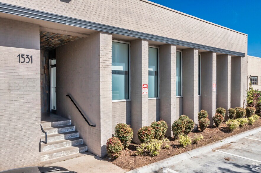 More Photos Of 1531 Edison St, Dallas Showroom For Lease