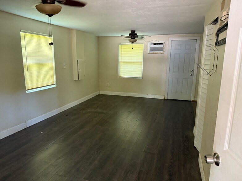 More Photos Of 1867 Douglas Ave, Clearwater Office For Lease