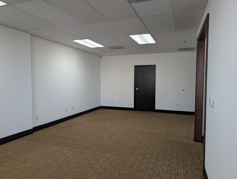 More Photos Of 27002 Vista Terrace, Lake Forest Manufacturing For Lease