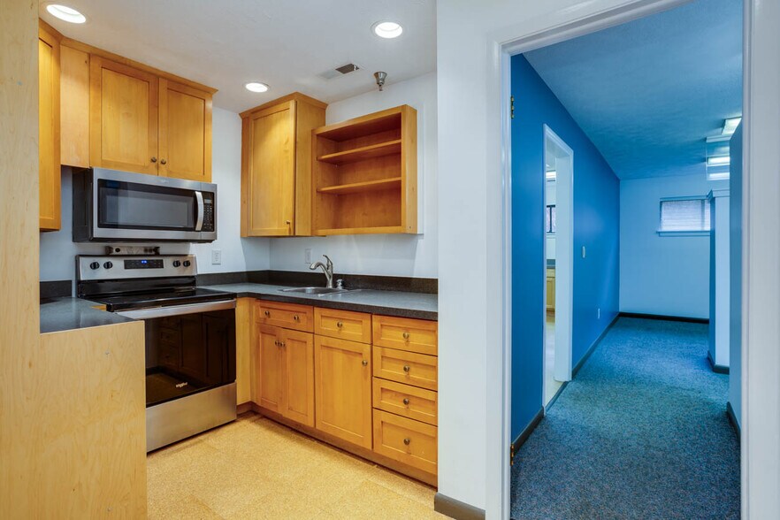 More Photos Of 1140 E Market St, Charlottesville Office For Lease