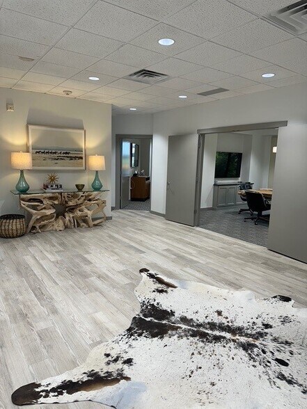 More Photos Of 8330-8350 Meadow Rd, Dallas Office For Sale