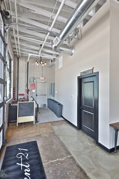More Photos Of 382 Chestnut St, Abilene Bar For Sale