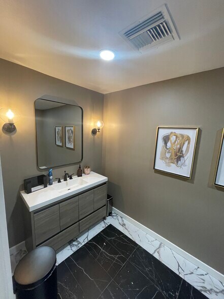 More Photos Of 1202 Lakeway Dr, Lakeway Office For Lease