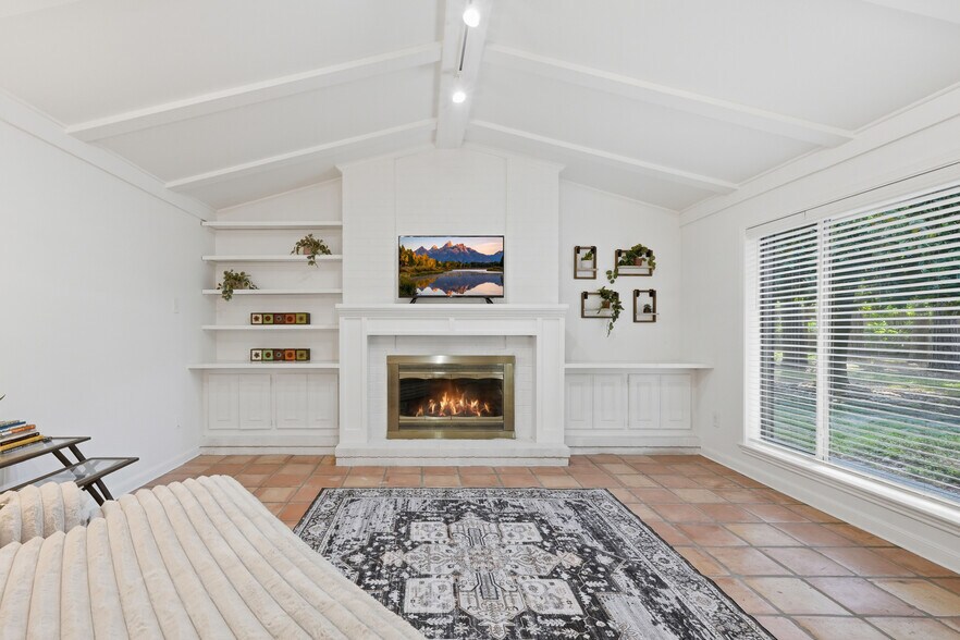 More Photos Of 12319 Scyrus Ln, Houston Office For Sale