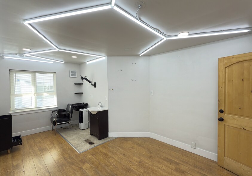 More Photos Of 105 Mount Rose St, Reno General Retail For Lease