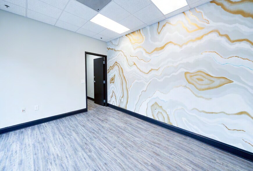 More Photos Of 3120 Latrobe Dr, Charlotte Showroom For Sale