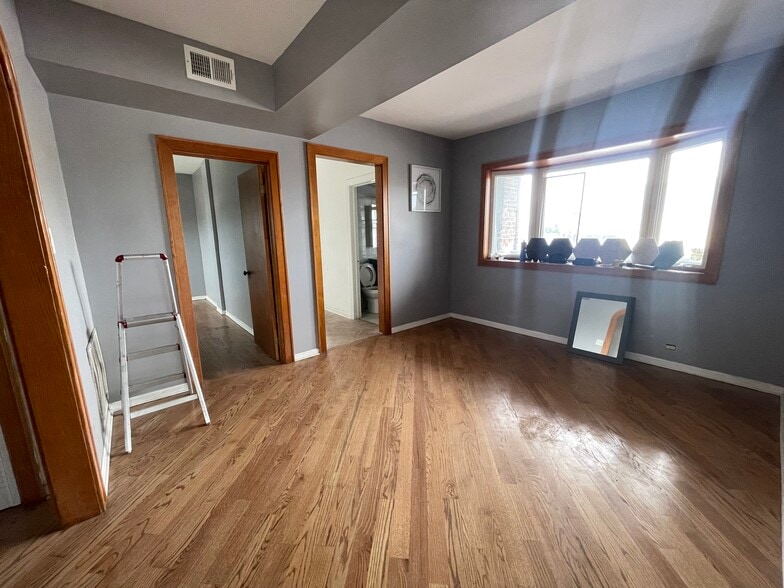 More Photos Of 1745 N Cicero Ave, Chicago Freestanding For Sale