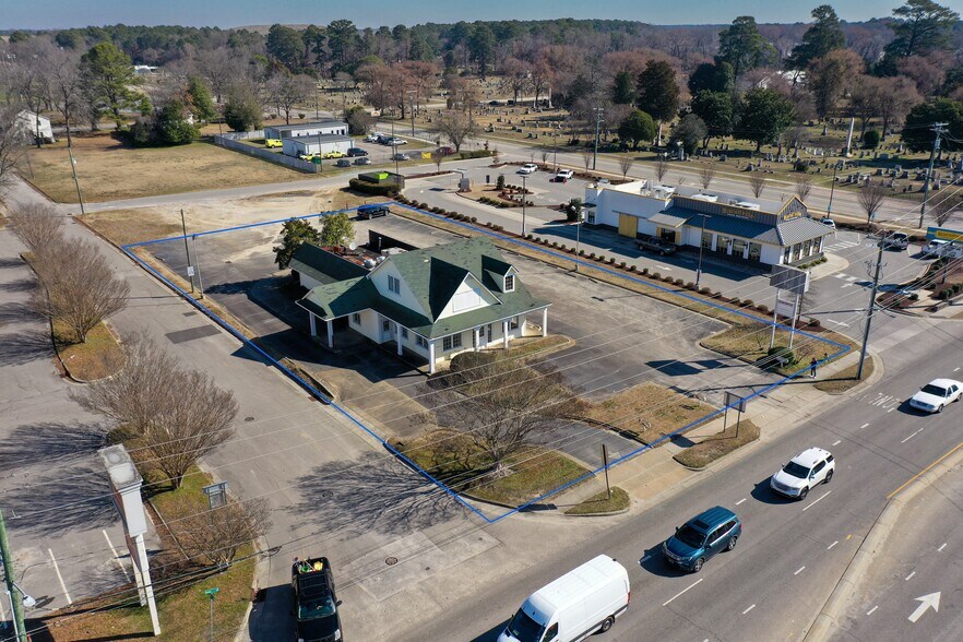 More Photos Of 117 Grove St, Fayetteville Restaurant For Sale