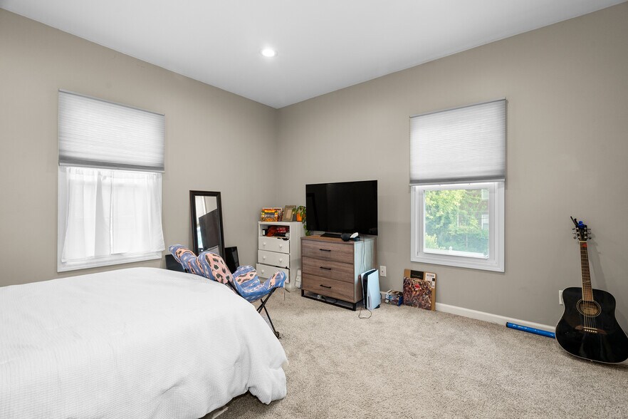 More Photos Of 1537 Hertel Ave, Buffalo Flex For Sale