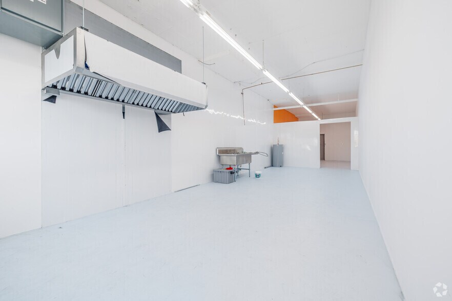 More Photos Of 5550 Rue Fullum, Montréal Loft Creative Space For Lease