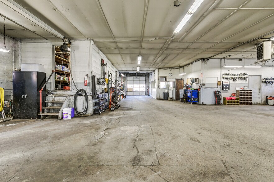 More Photos Of 3610 Lyndale Ave S, Minneapolis Auto Repair For Sale