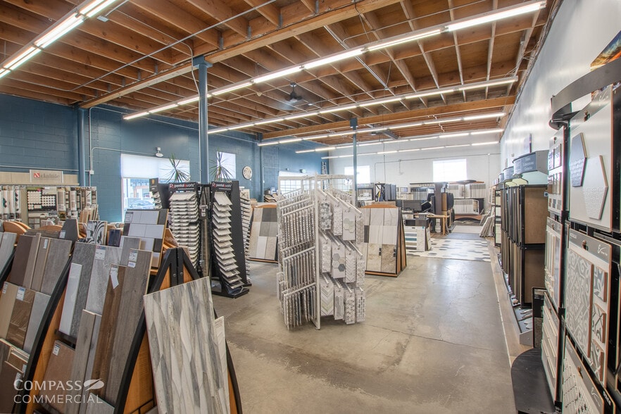 More Photos Of 798 NW 5th St, Redmond Storefront For Lease