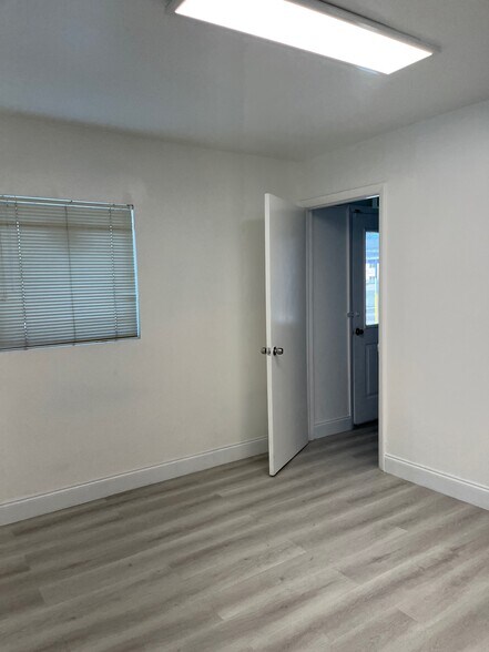 More Photos Of 4385 NW 7th St, Miami Storefront Retail Office For Lease