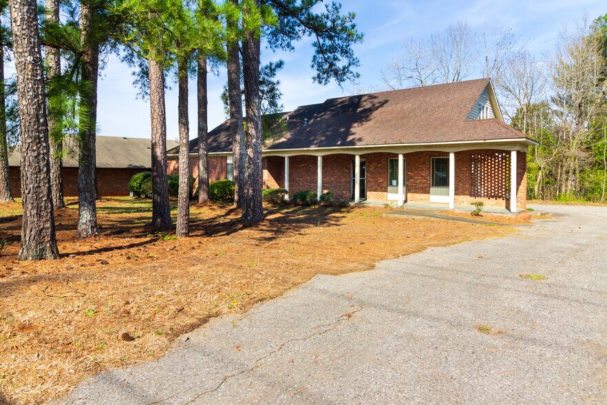 More Photos Of 810 W King St, Kings Mountain Office For Sale