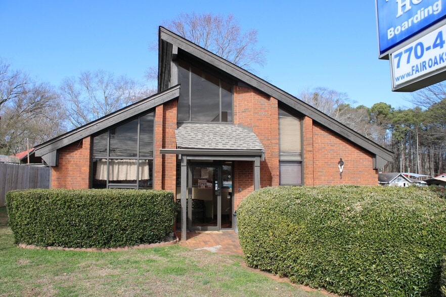 Primary Photo Of 2142 SW Austell Rd, Marietta Veterinarian Kennel For Sale