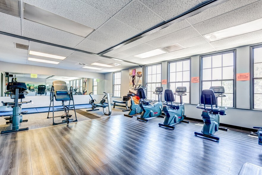 More Photos Of 2985-2999 Glendale Blvd, Los Angeles Health Club For Sale