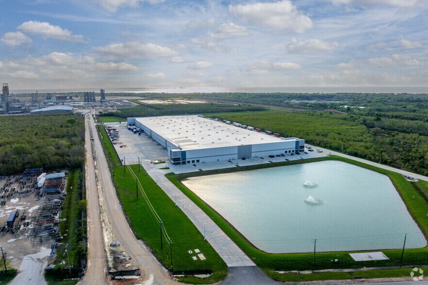 More Photos Of 5803 Old Highway 146, Seabrook Distribution For Lease