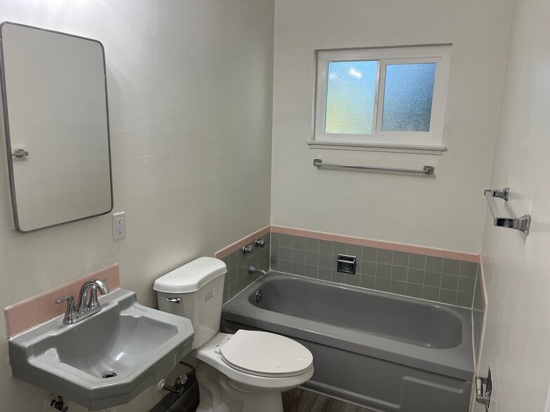 More Photos Of 3541 Dimond Ave, Oakland Apartments For Sale