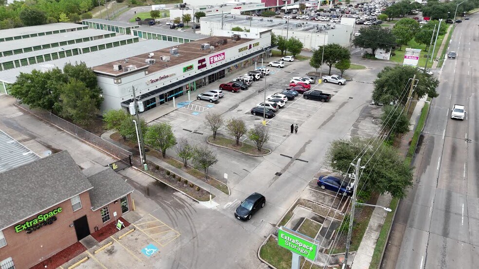 More Photos Of 10208 Beechnut St, Houston Unknown For Lease