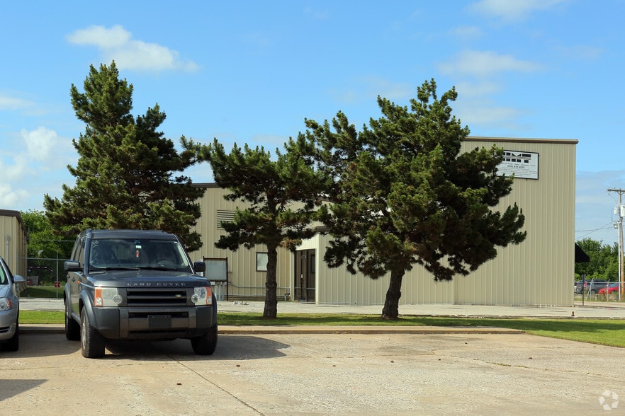 More Photos Of 10701 E Ute St, Tulsa Manufacturing For Sale