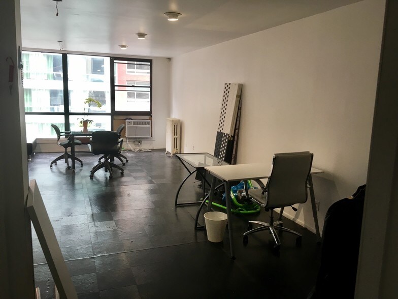 More Photos Of 41 W 36th St, New York Office For Sale