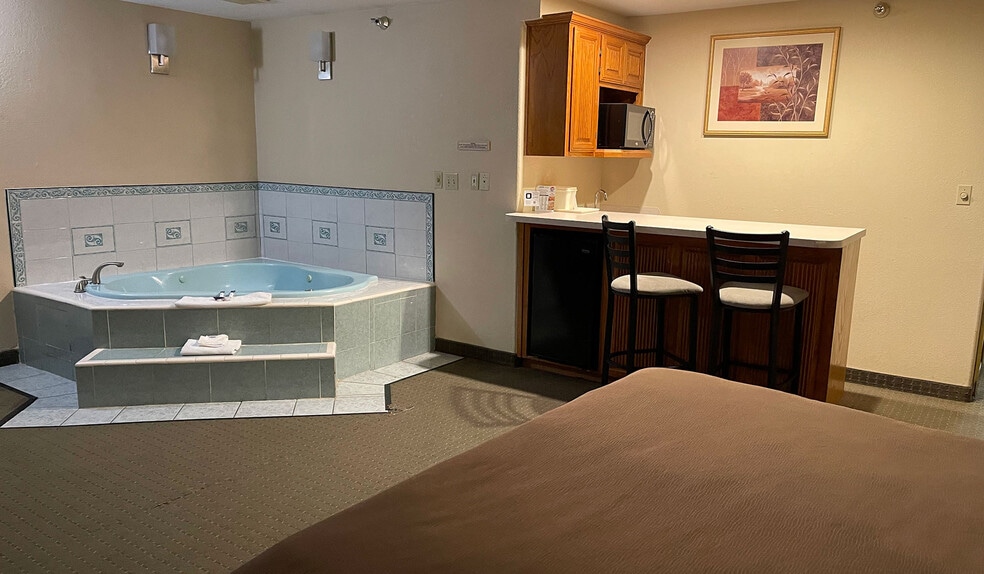 More Photos Of 1301 W Expressway 83, Pharr Hotel For Sale