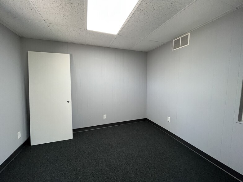 More Photos Of 905 Farnsworth Rd, Waterville Flex For Sale