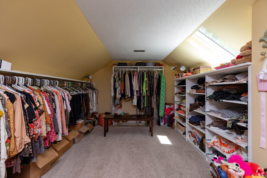 More Photos Of 719 New Hope Church Rd, Chapel Hill Veterinarian Kennel For Sale