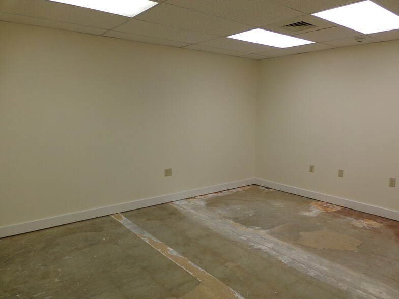 More Photos Of 401 Gilford Ave, Gilford Medical For Sale