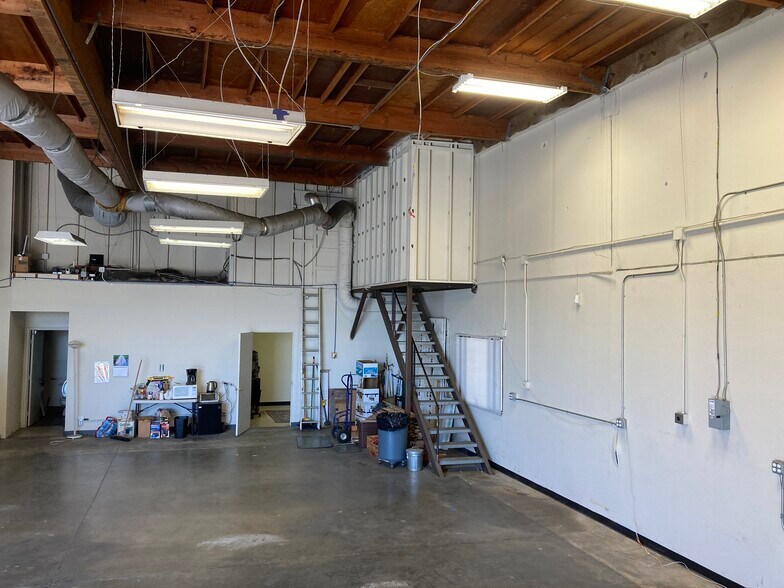 More Photos Of 21087 Cabot Blvd, Hayward Warehouse For Lease