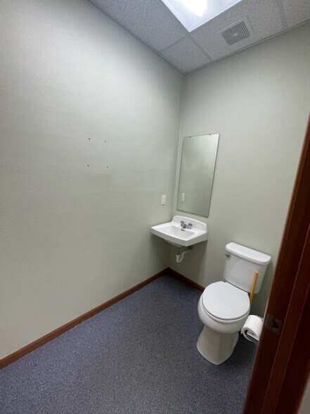 More Photos Of 6 Emerald Ter, Swansea Medical For Lease