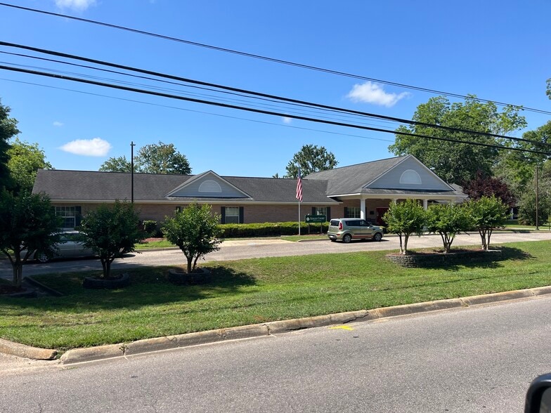 Primary Photo Of 508 E Church St, Headland Healthcare For Sale