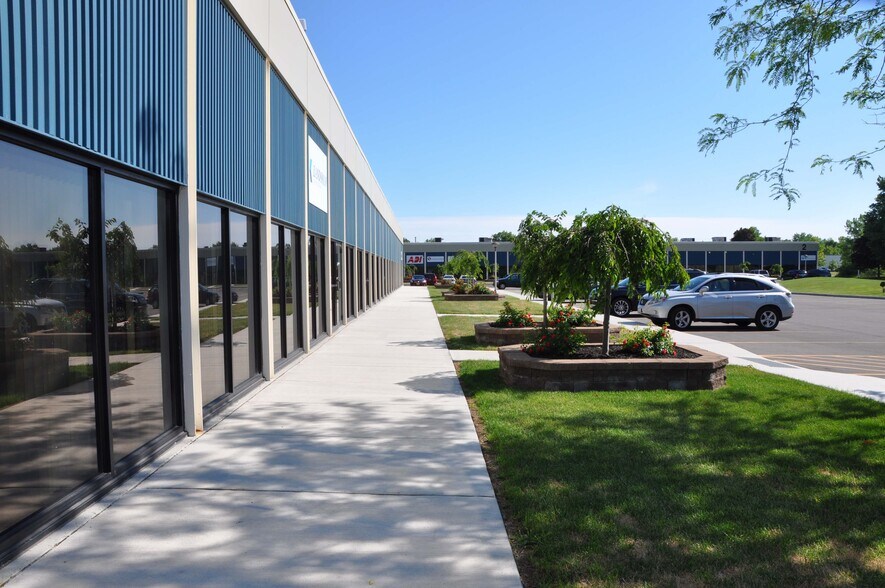 More Photos Of 3 Townline Cir, Rochester Showroom For Lease