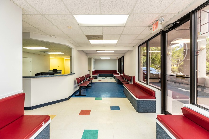 More Photos Of 8774 Perimeter Park Blvd, Jacksonville Medical For Sale