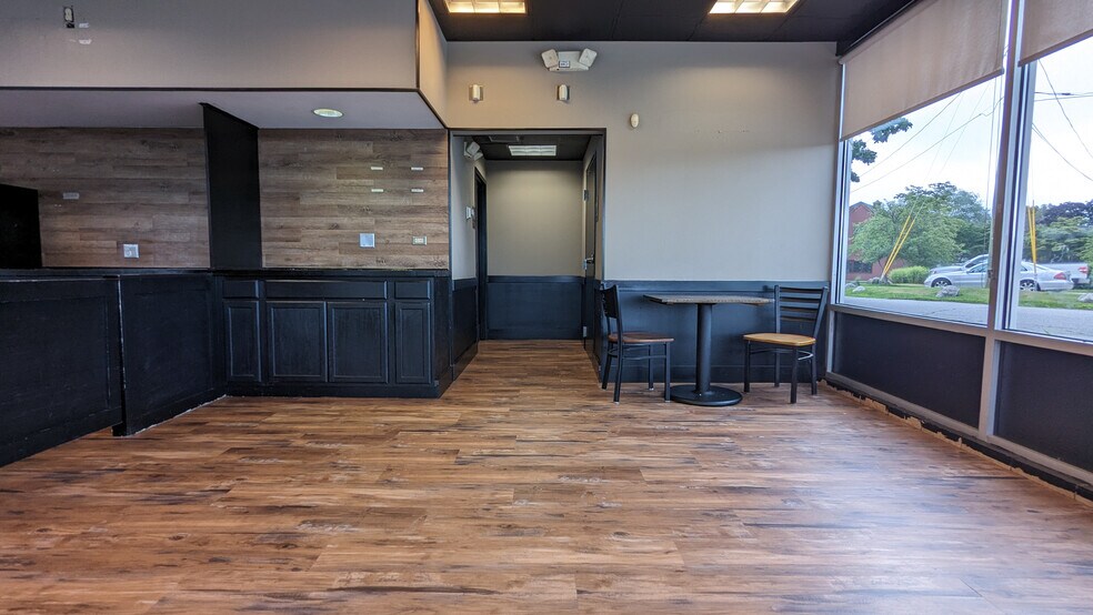 More Photos Of 744 Boston Post Rd, Old Saybrook General Retail For Sale