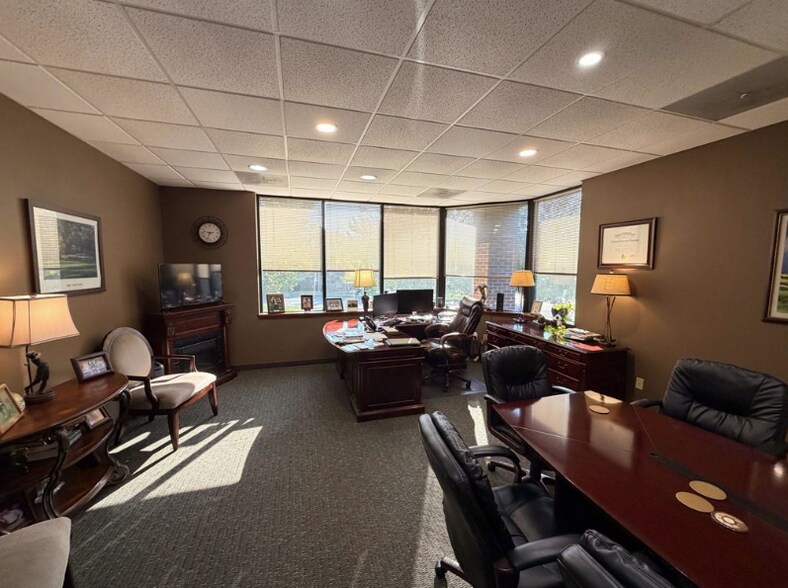 More Photos Of 8730 Bourgade St, Lenexa Loft Creative Space For Lease